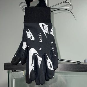 Nike Black and White Men's Gloves